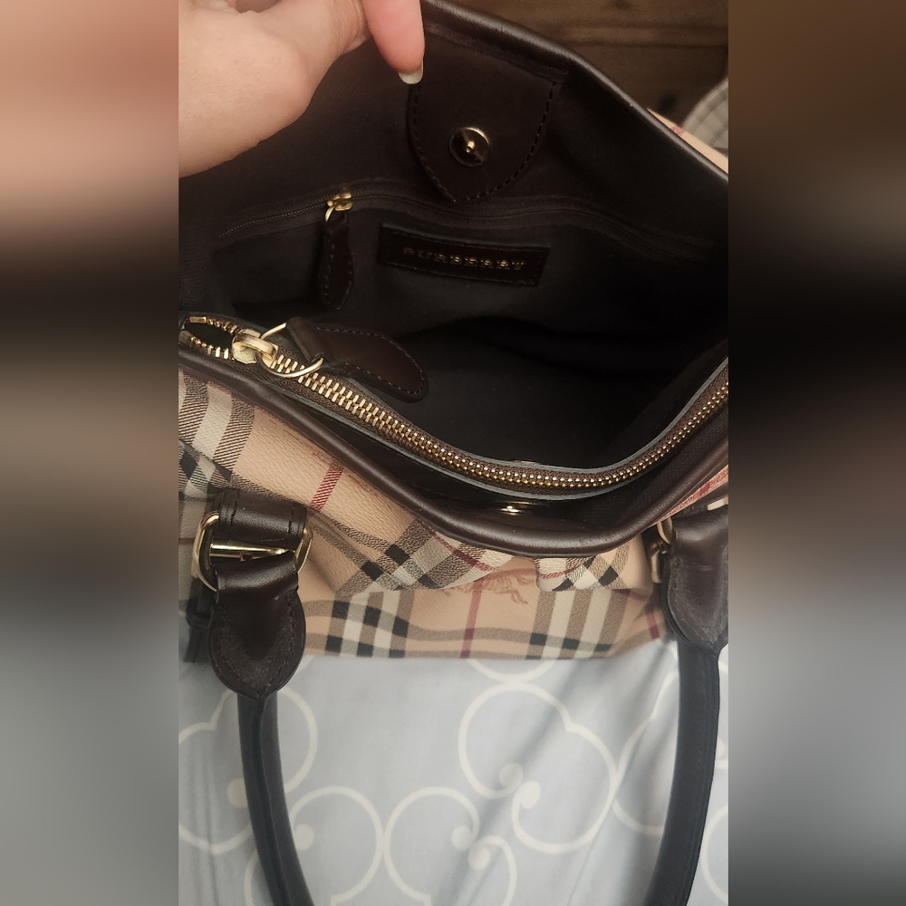 Authentic Burberry checkered bag - Picture 4 of 8